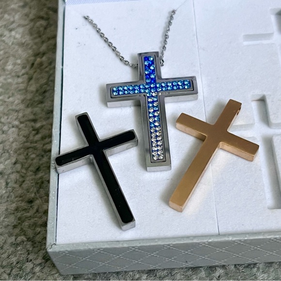 Tara Vanessa Woman’s NWT Interchangeable Cross Necklace - Picture 4 of 6